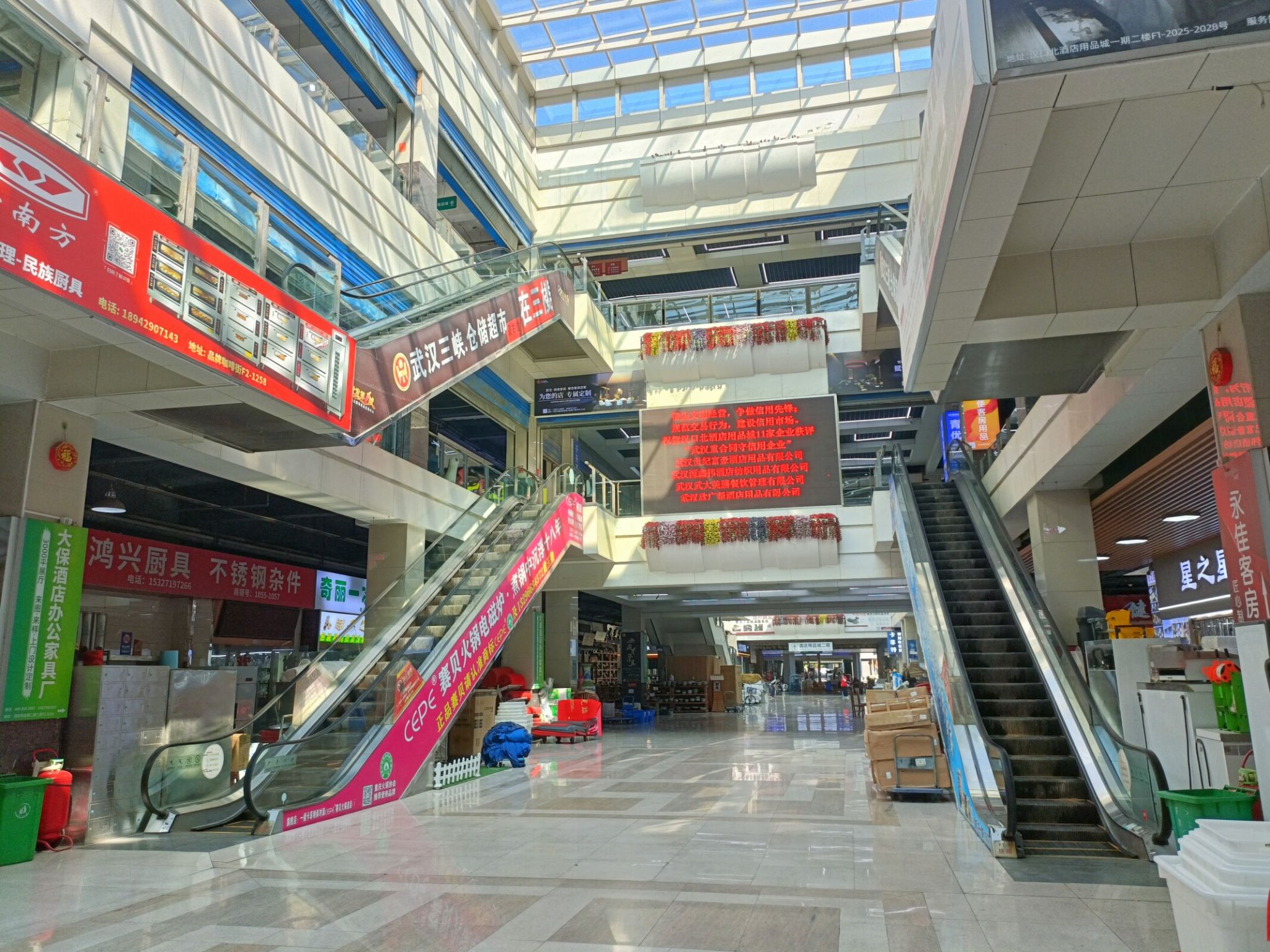 經(jīng)緯智行政務(wù)實習(xí)隊赴商品交易中心開展專題調(diào)研活動